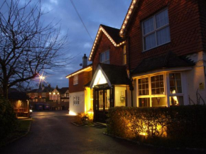 Гостиница Corner House Hotel Gatwick  Хорли